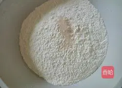 Illustration of how to make red date rolls 1