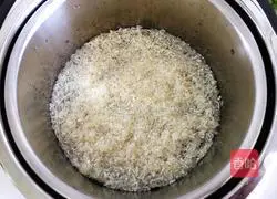 Illustration of how to make braised rice with king oyster mushroom and sausage 5