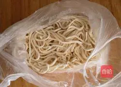 Illustration of how to make braised beans and noodles 3