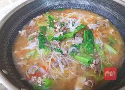 Illustration of how to make rice noodles with pork offal soup 18