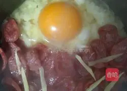 Illustration of how to make sausage clay pot rice 11