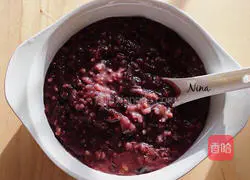 Illustration of how to make black rice porridge 6