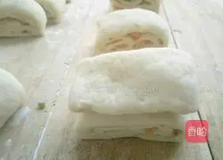 Illustration of how to make scallion, ham and sausage rolls 5