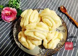 Illustration of how to make salt and pepper flower rolls 12