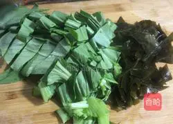 Illustration of how to make green vegetable, kelp and millet porridge 2