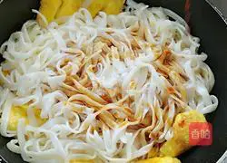 Illustration of how to make fried rice noodles 3