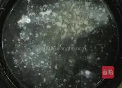 Illustration of how to make crispy pot stickers 1