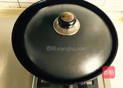 Illustration of home-style braised beans and noodles 18