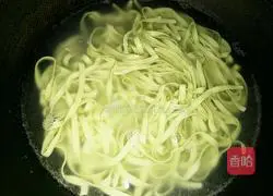 Illustration of how to make spicy spinach cold noodles 4