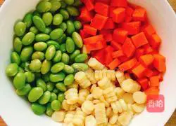 Illustration of three-color braised rice with sausage 3