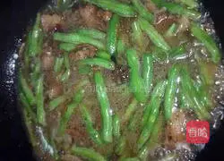 Illustration of how to make braised beans and noodles 6