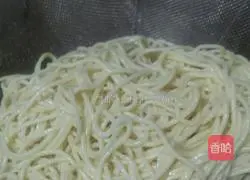 Illustration of how to make summer cold noodles 3