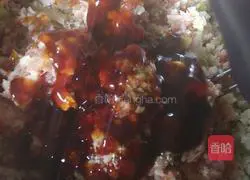 Illustration of how to make pot stickers stuffed with lotus root and meat 12