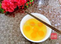 Illustration of how to make scallops, three fresh chives box 9