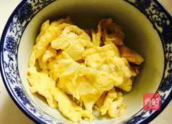 Illustration of how to make fried rice noodles with celery and cinnamon 5