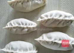 Illustration of how to make hot noodle pot stickers and dumplings 4