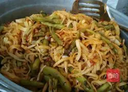 Illustration of making braised beans and noodles 7