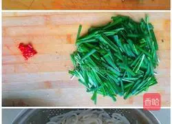 Illustration of how to make fried rice noodles with leeks 1