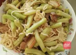 Illustration of how to make braised beans and noodles 8