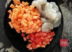 Illustration of how to make baked rice with shrimps 1