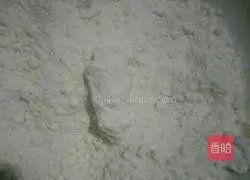 Illustration of how to make blue and white porcelain rice flour steamed cake 4