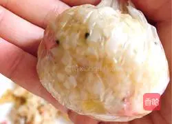 Illustration of how to make corn luncheon meat rice balls 5