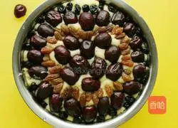 Illustration of how to make red date hair cake 7