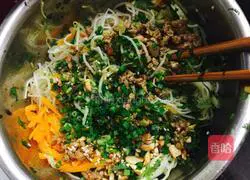 Illustration of how to make summer cold noodles 8