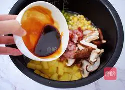 Illustration of how to make potato and sausage braised rice 6