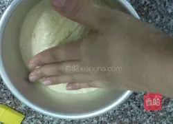 Illustration of how to make fresh corn juice cake 6