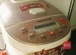 Illustration of how to make red bean, apple and glutinous rice porridge 6