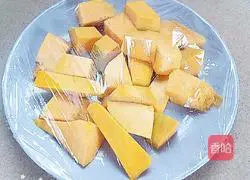 Illustration of how to make pumpkin hair cake 2