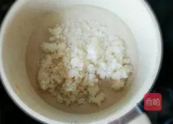 Illustration of how to make colorful porridge with diced chicken 3