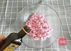 Illustration of making Sakura mashed potato rice balls 4