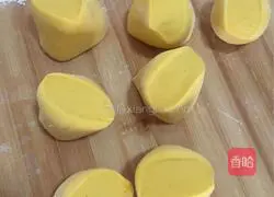 Illustration of how to make carrot and conch rolls 13