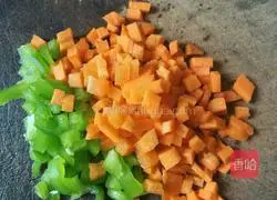 Illustration of how to make preserved meat clay pot rice 3