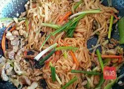Illustration of how to make fried rice noodles 7