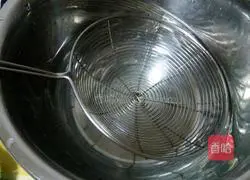 Illustration of how to make Lantern Festival with black sesame filling 8