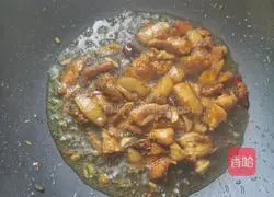 Illustration of how to make braised noodles with garlic moss 4