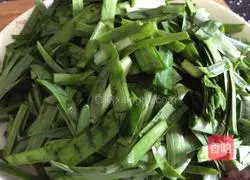 Illustration of how to make fried steamed buns in old Beijing 3