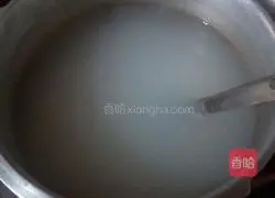 Illustration of how to make pork liver and lean meat porridge 3