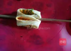 Illustration of how to make scallion rolls 5