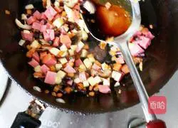 Illustration of how to make braised rice with ham and mixed vegetables 4