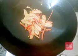 Illustration of how to make fried rice noodles with mung bean sprouts 3