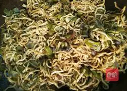 Illustration of braised noodles 6