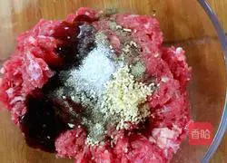 Illustration of how to make beef burgers 2