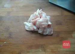 Illustration of how to make braised noodles with potatoes and beans 2