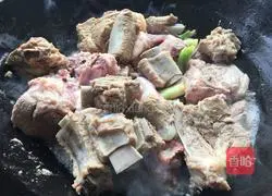 Illustration of braised pork ribs and noodles 4