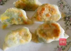 Illustration of how to make pot stickers 8