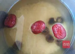 Illustration of how to make longan glutinous rice porridge 2